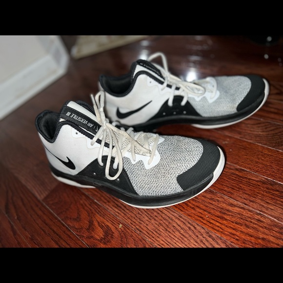 Nike AIR VERSITILE 3 'WHITE BLACK - Mens Size 11.5 - Picture 1 of 11